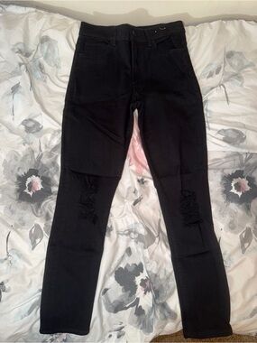 Black Women's Distressed Skinny Jeans high rise